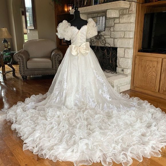 San Martin Vintage 80’s Wedding Dress and‎ Veil - Picture 3 of 17